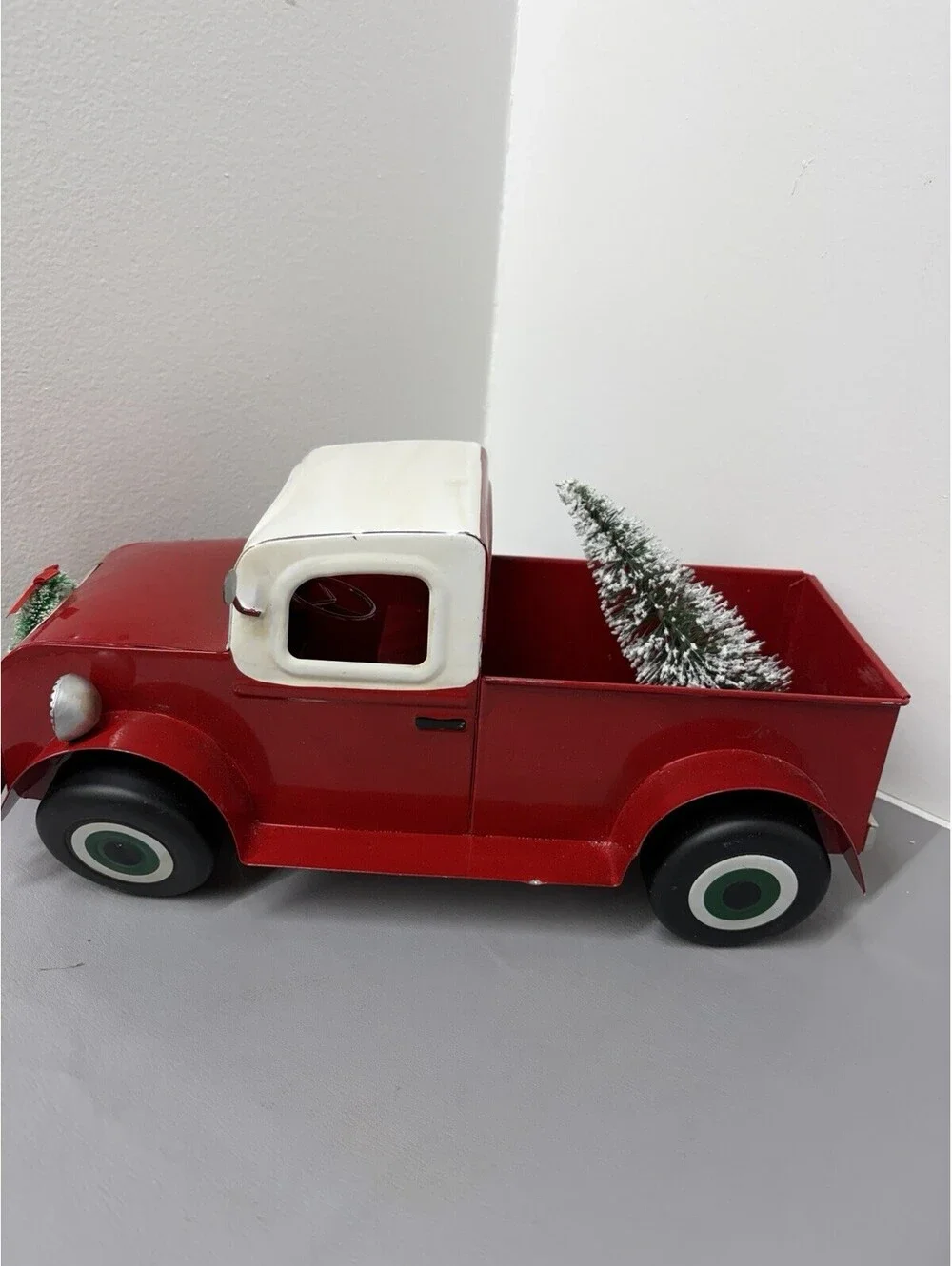 Christmas Truck Decor 15